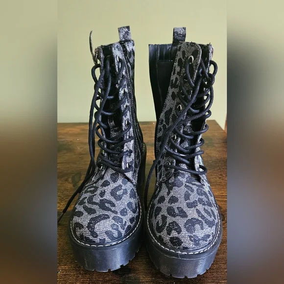 Rocklyn Shimmer Leopard Combat Boots Size 6 NWT - Picture 2 of 11
